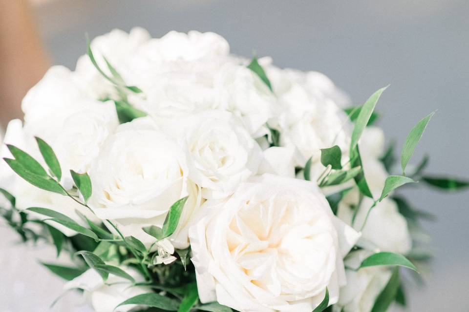 A classic white bouquet