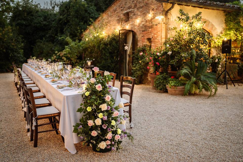 Intimate wedding in Tuscany