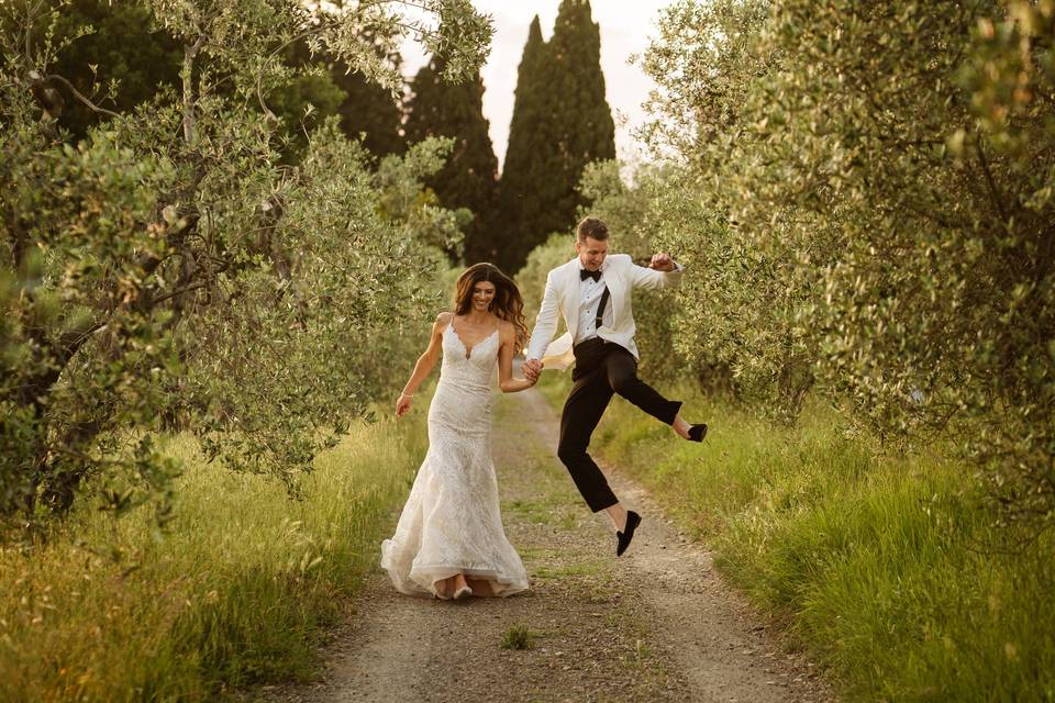 Wedding couple in tuscany