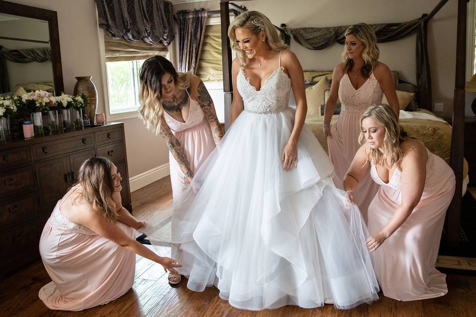 Bride getting ready - Studio Savant