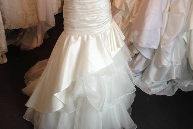 Ruffled shop wedding resale