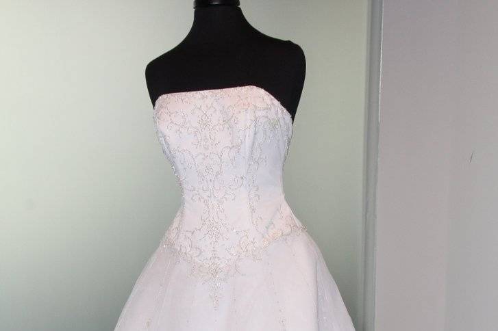 Savvy Silhouette: Upscale Bridal Consignment, Resale & Rental