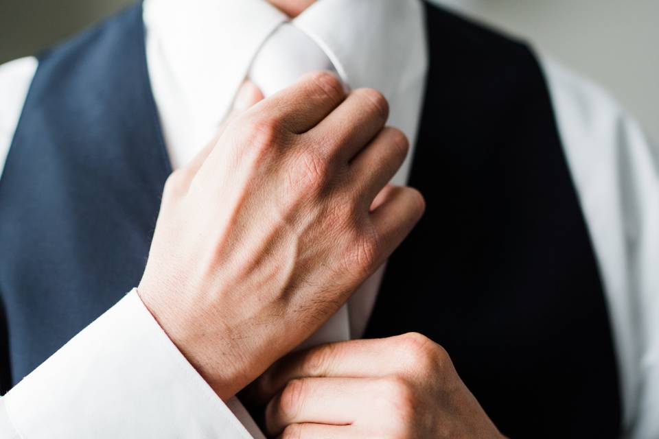 Detailed groom