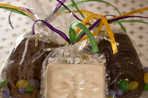 Comedy/tragedy masks are great for Mardi Gras balls or New Orleans/Mardi Gras themed parties.