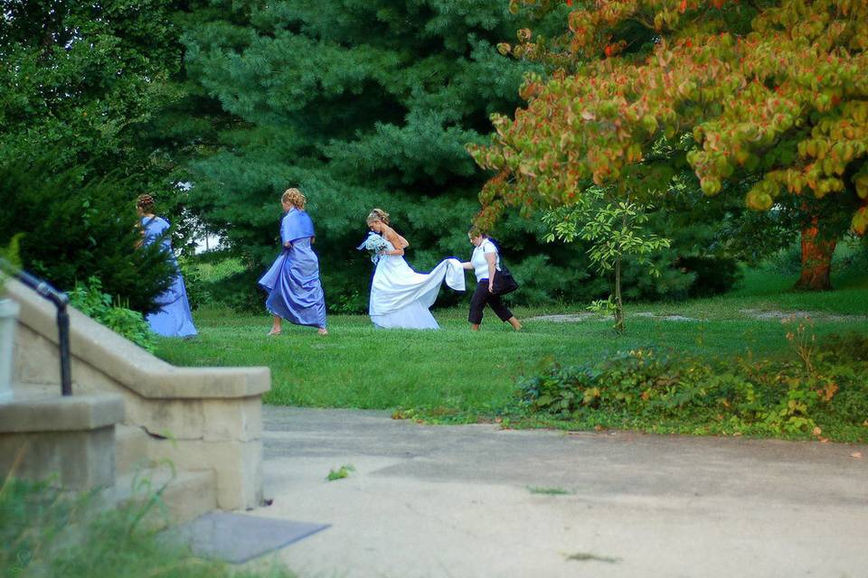 Assisting the bride around