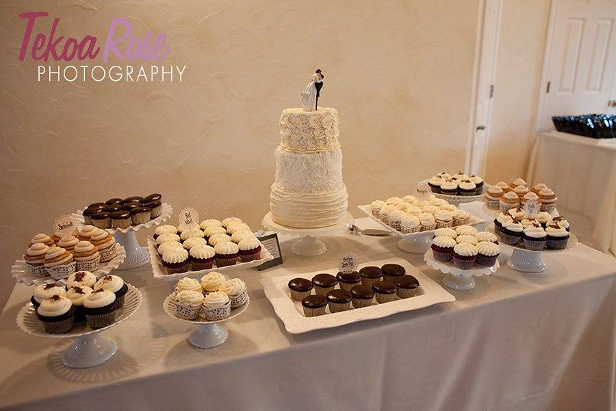 Vintage textured 3 tier cake & cupcake wedding display