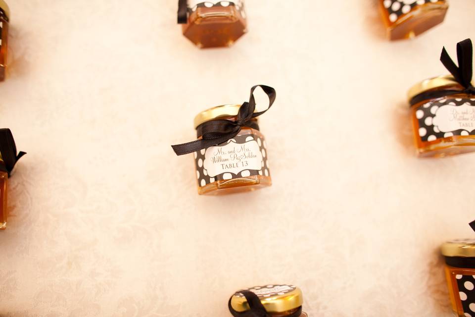 Honey jars doubled as escort cards and favors.  A sweet little touch!