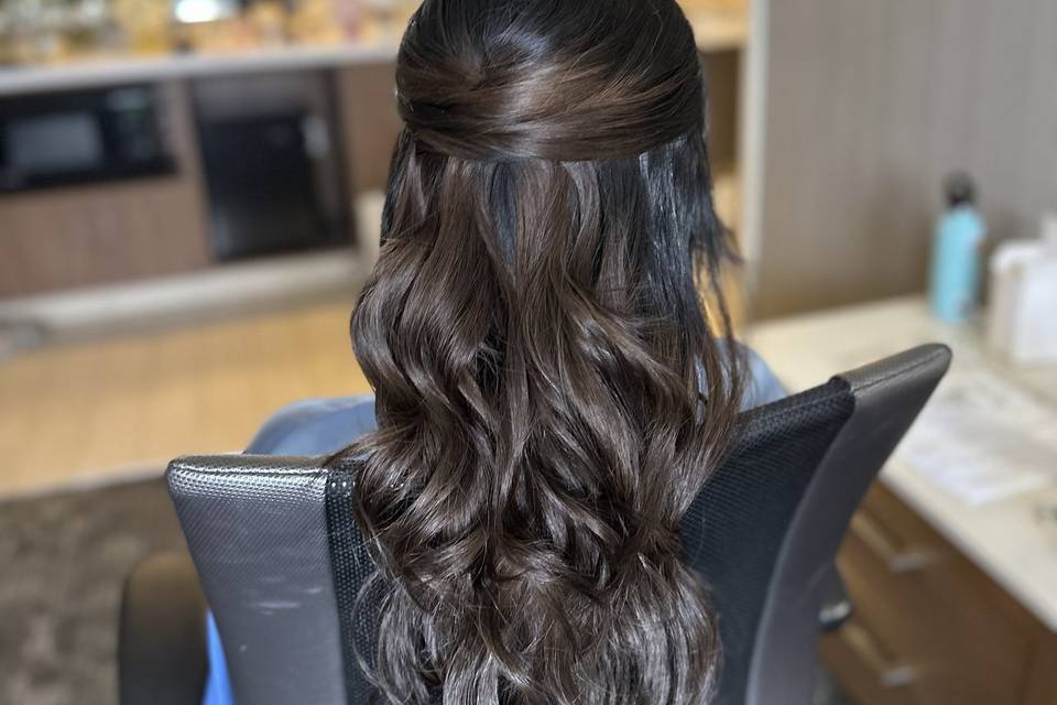 Bridesmaid's hair