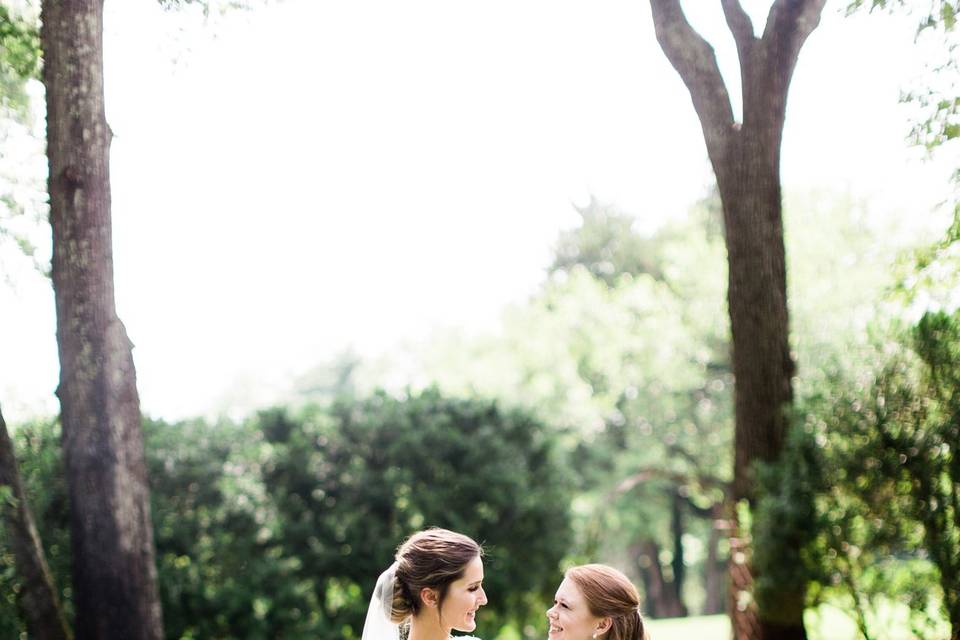 Two girls | Photo by Vitor Lindo Photography