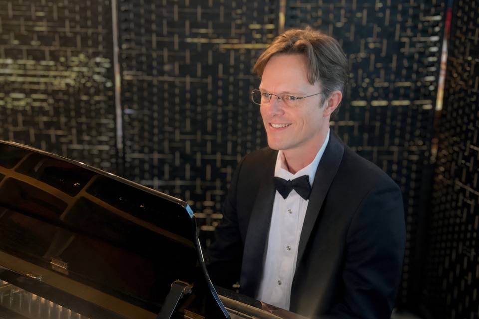 Live Piano Cocktail Hour
