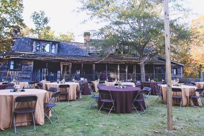 Outdoor dining set-up