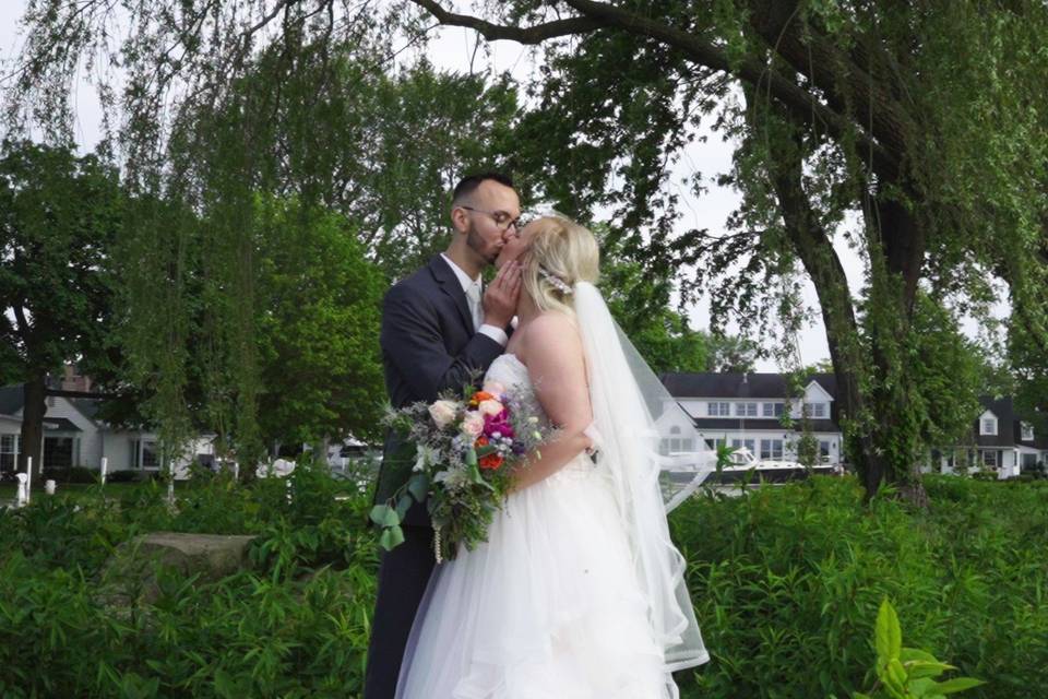 Kissing under the willow