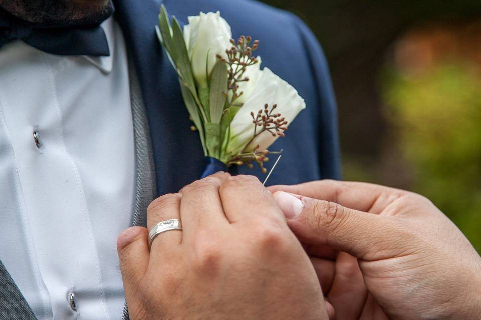 Amy & Steve's wedding day at Interlaken Inn in Lakeville, CT shot by Classic Photographers' Saeide K.