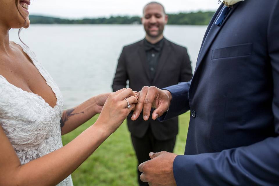 Amy & Steve's wedding day at Interlaken Inn in Lakeville, CT shot by Classic Photographers' Saeide K.