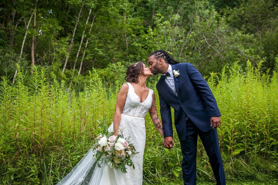 Amy & Steve's wedding day at Interlaken Inn in Lakeville, CT shot by Classic Photographers' Saeide K.