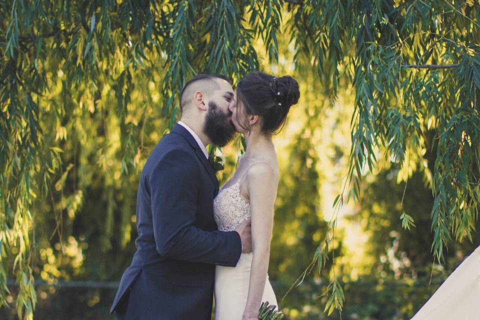 Charlotte & Jed's wedding day was full of beautiful details and amazing candid moments for Classic Photographer's own Lauren O. to capture!