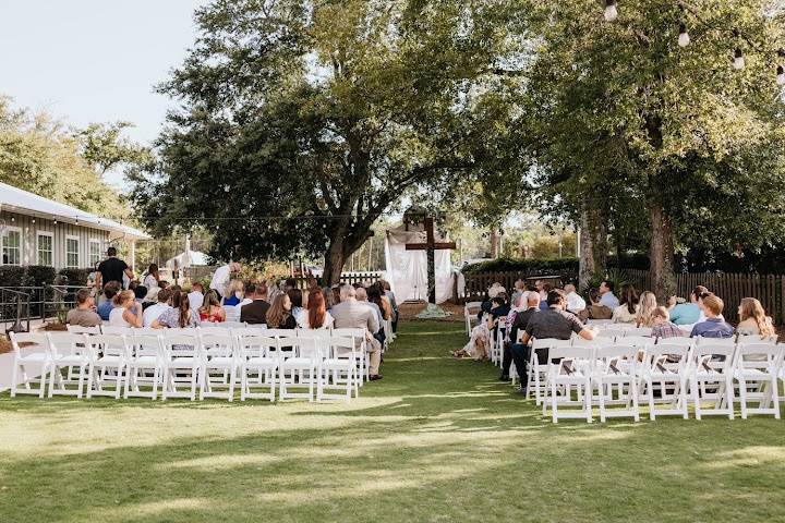 Magnolia Hall Courtyard Weddin