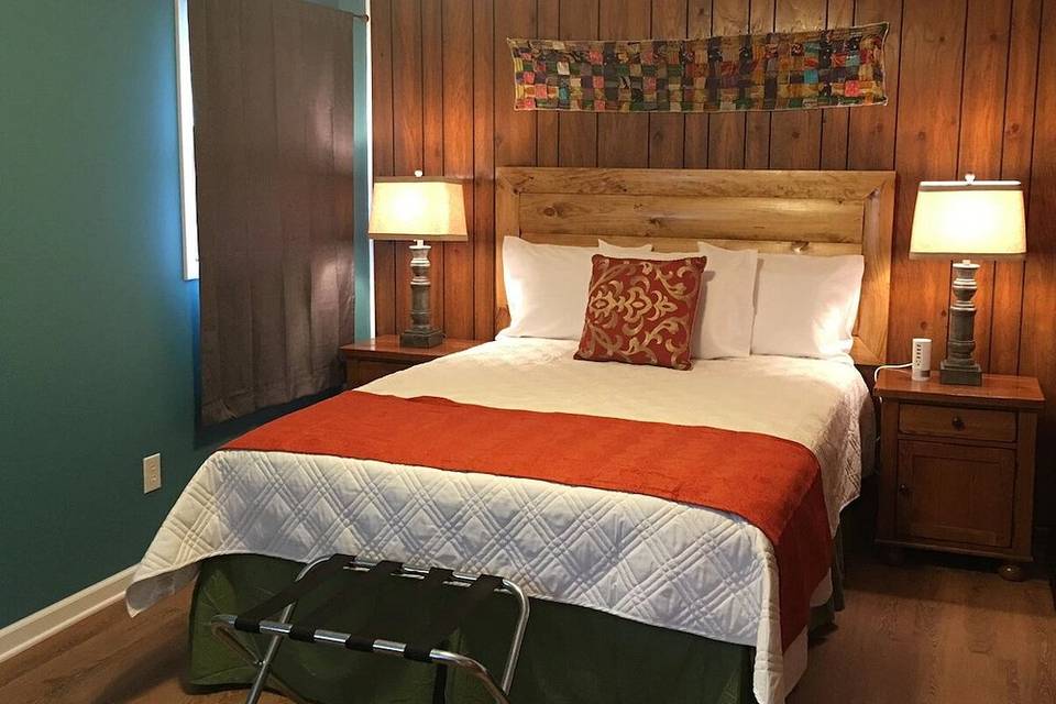 Elegant mountain guest suites