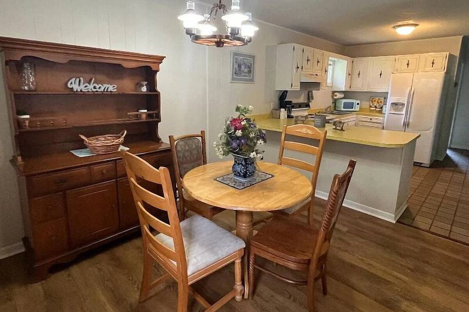 Elegant mountain guest suites