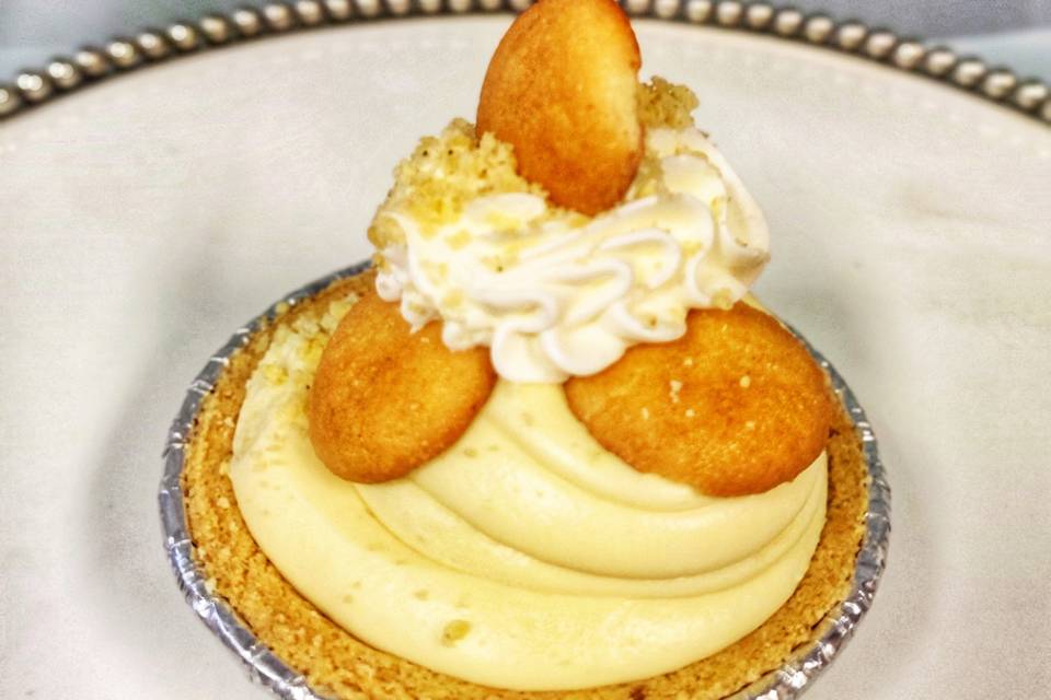 Banana pudding in mini pie