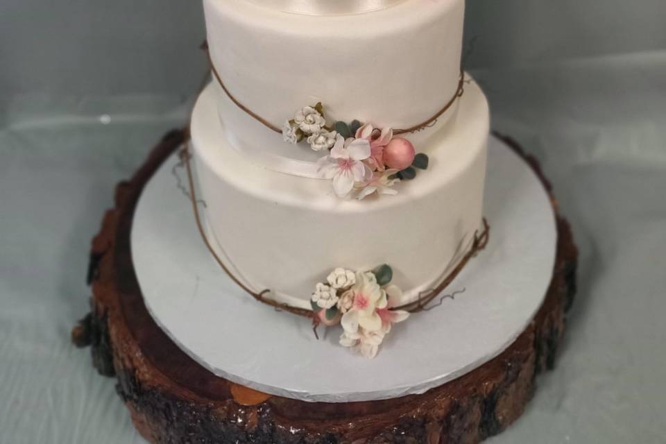 Rustic fondant cake