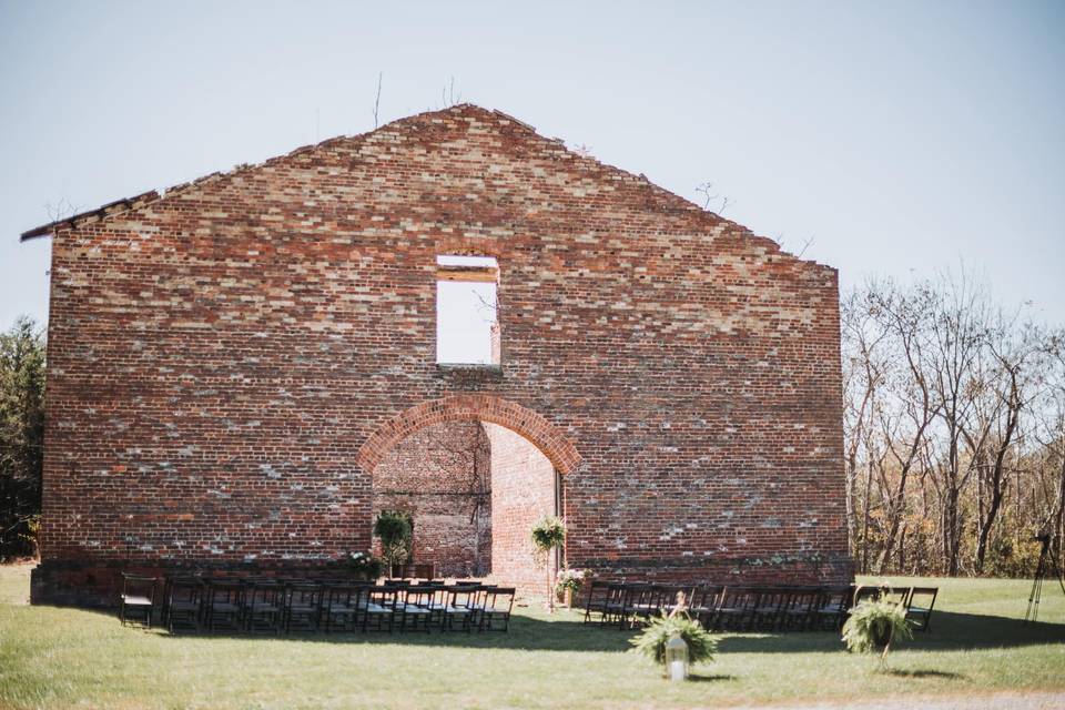 Rustic outdoor ceremony