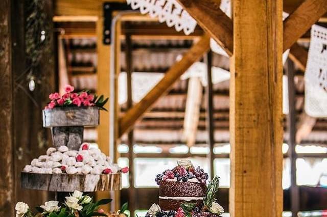 Rustic cake display