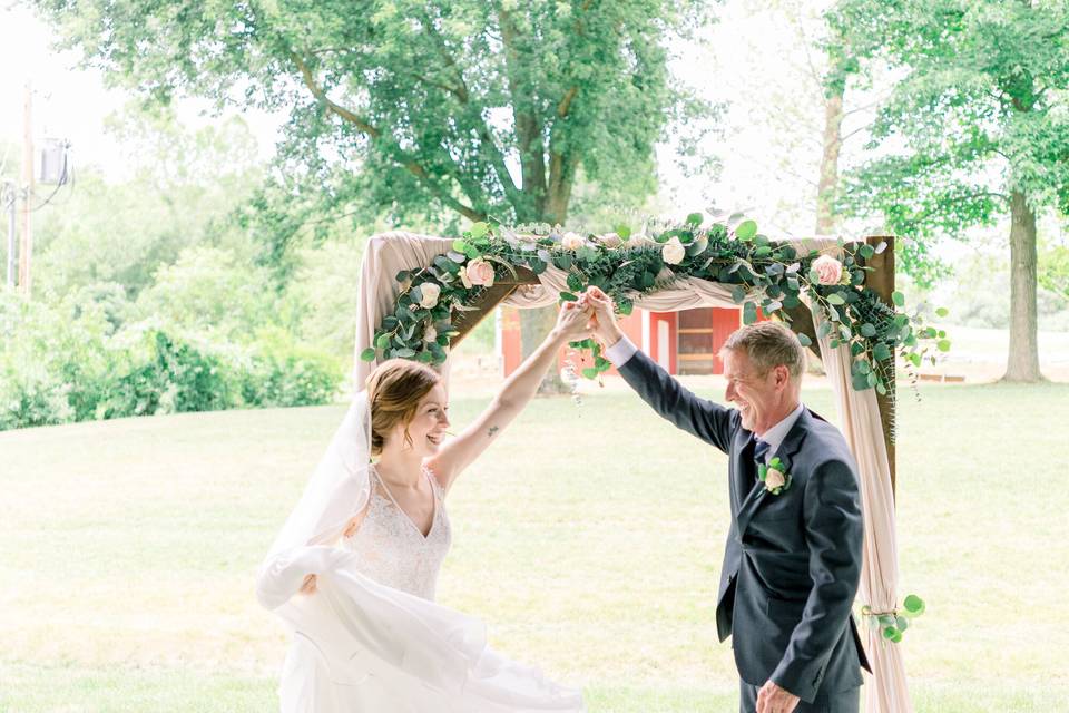 Father and bride altar