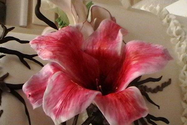 Oriental lilies made of sugar by Queen Anne's Lace Cakes