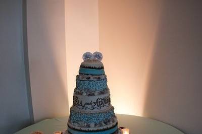 Seashell Cake with shells made of sugar and of chocolate by Queen Anne's Lace Cakes.