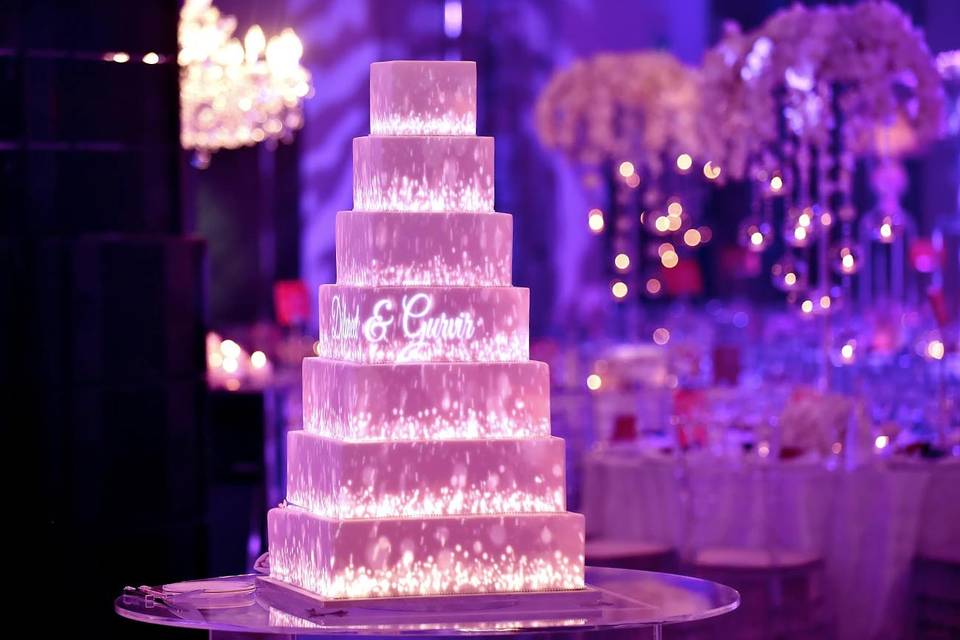 Projection wedding cake showcased at the Disney Fairytale Wedding Showcase  - YouTube