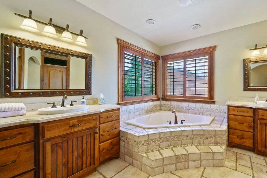 Bridal Suite Bathroom