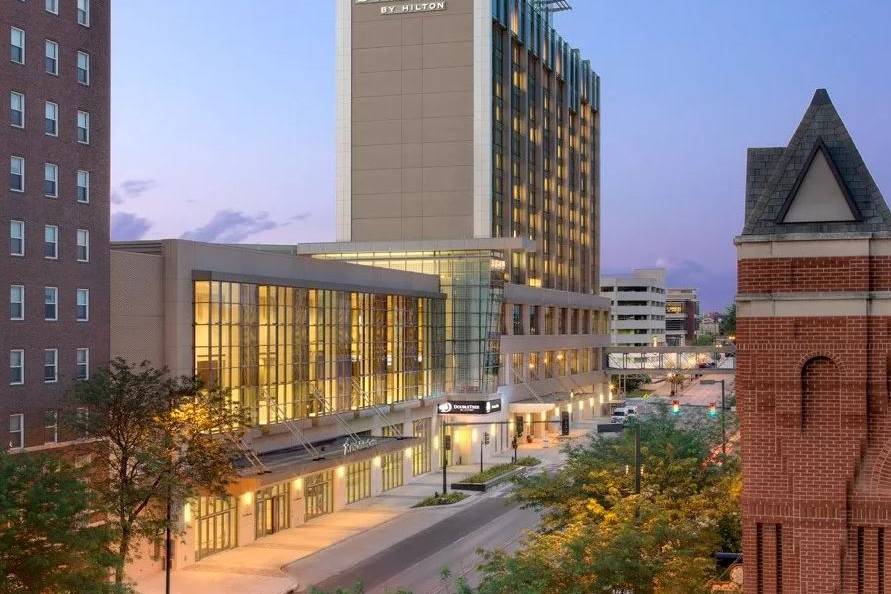 Doubletree Hotel by Hilton Cedar Rapids Convention Center Complex