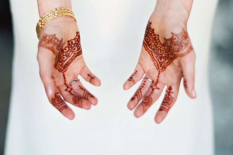 Henna hands