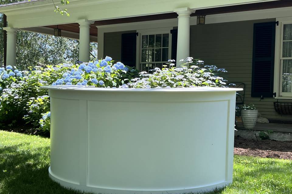 WHITE CURVED BAR