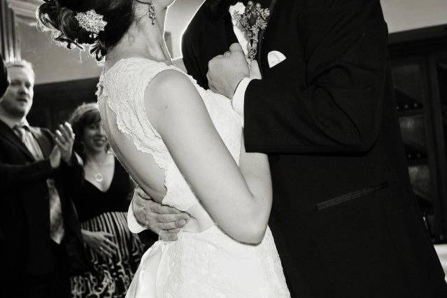 Couple kissing in black and white