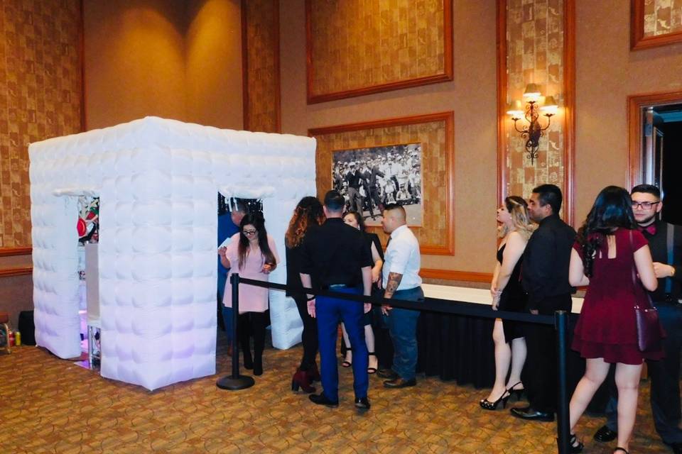 Inflatable photobooth