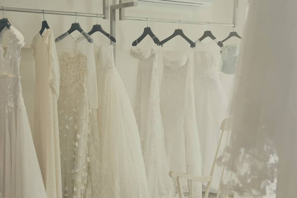 350+ styles of wedding dresses