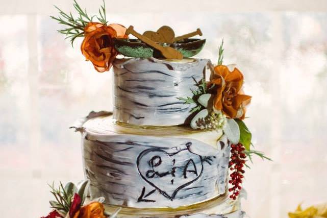 Fall wedding cake-tree bark