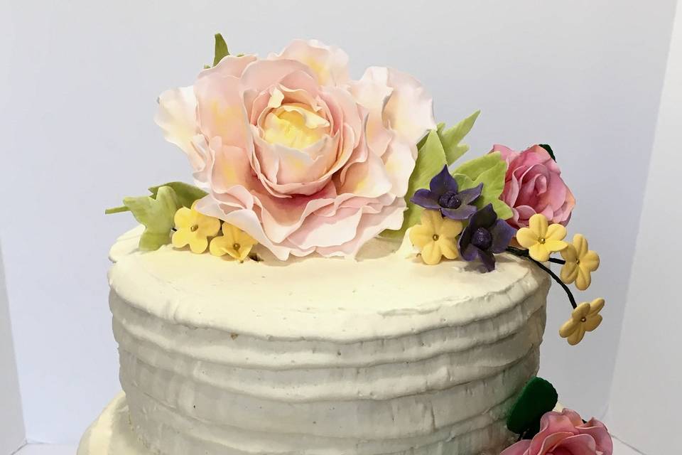 Rustic cake with flowers