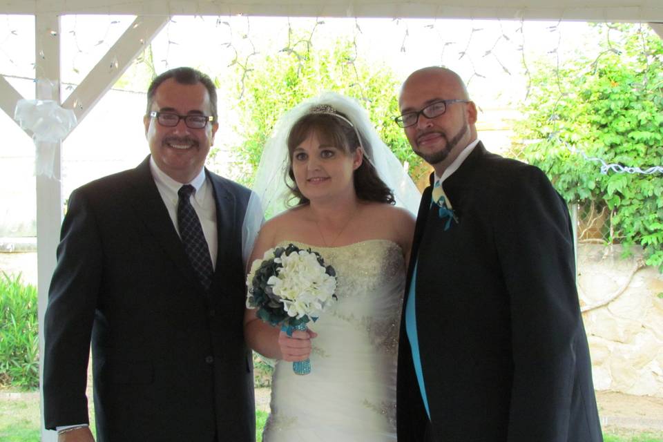 Couple with the officiant