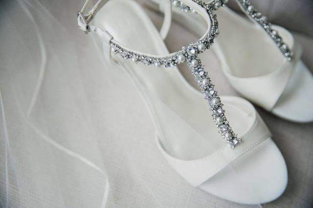 Veil & shoes
