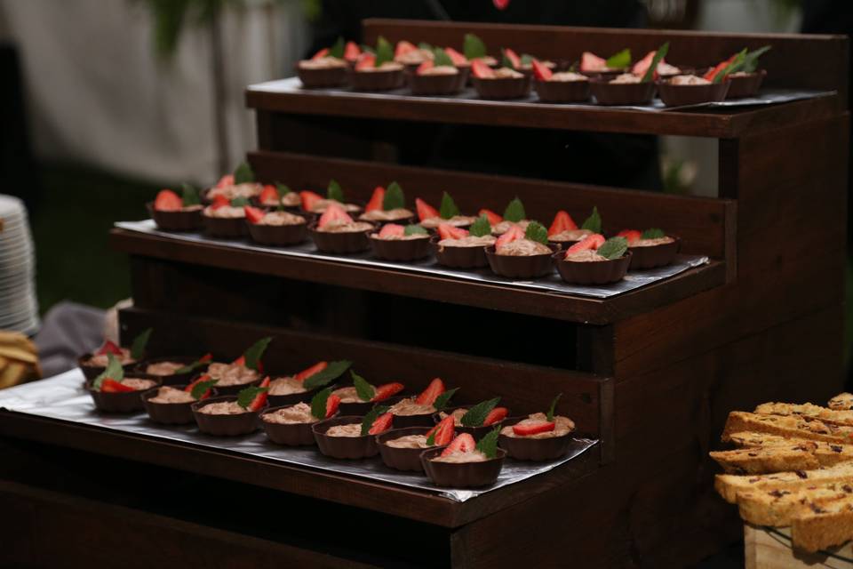 Red & White Catering