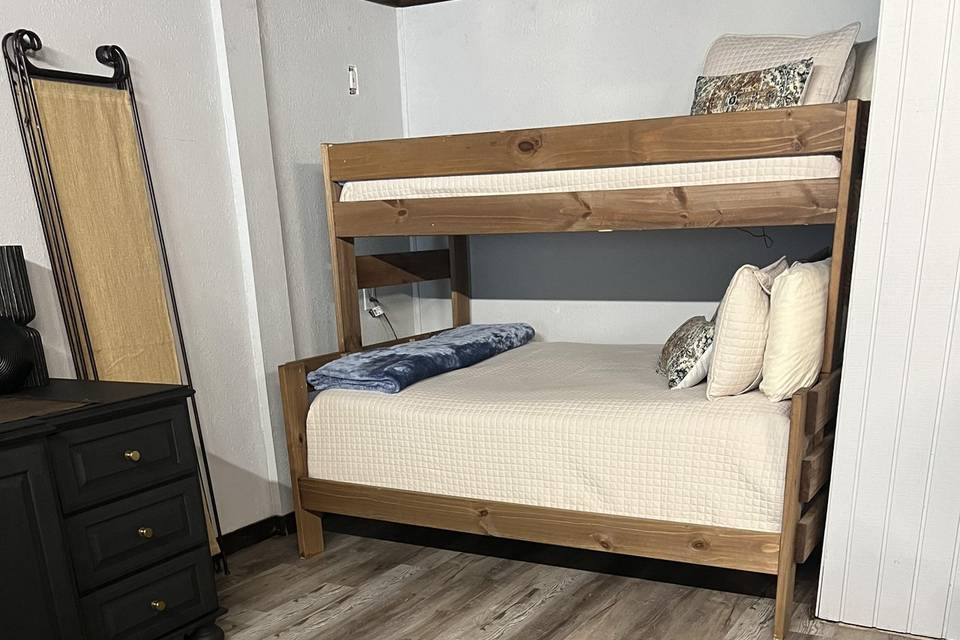 Groom’s House bunk beds