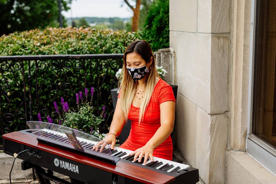 Katherine Elise Pianist/Vocalist