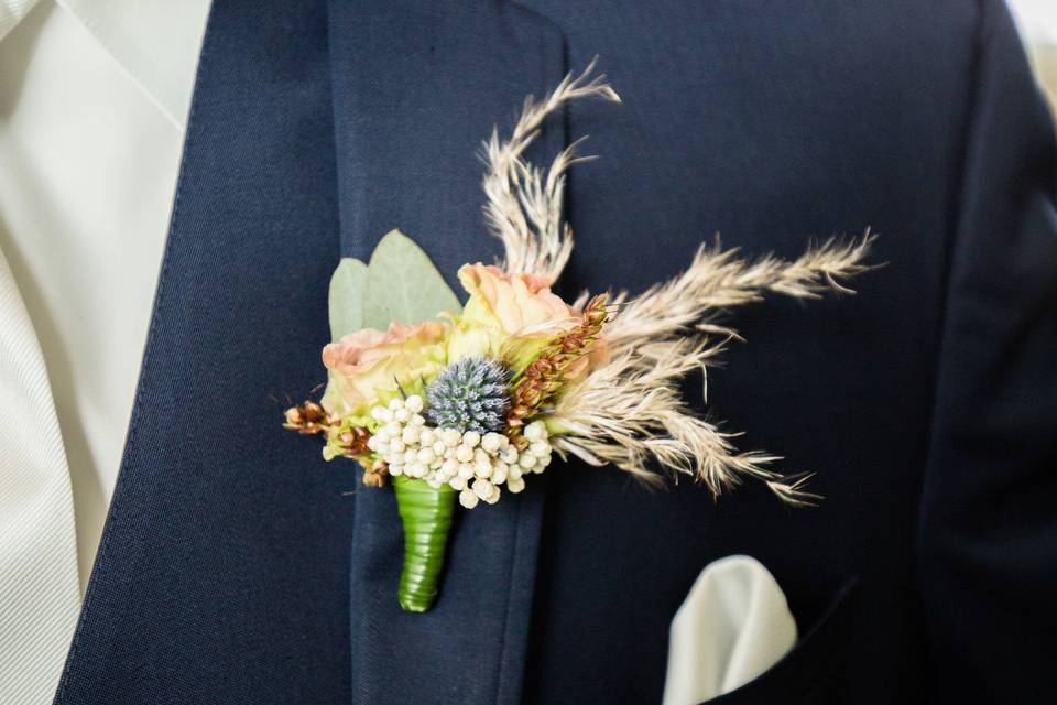 Naturalistic boutonniere - Clifford Photography