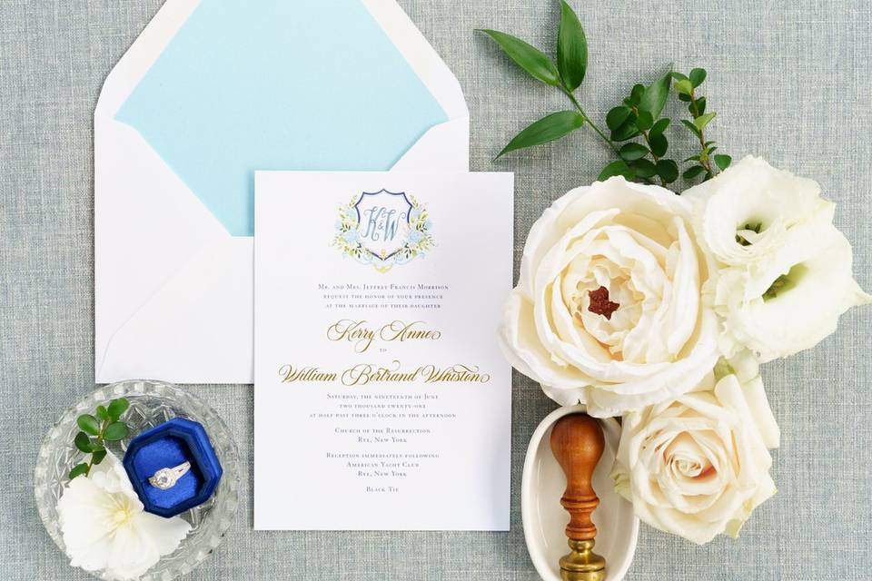 Gold watercolor crest invitati