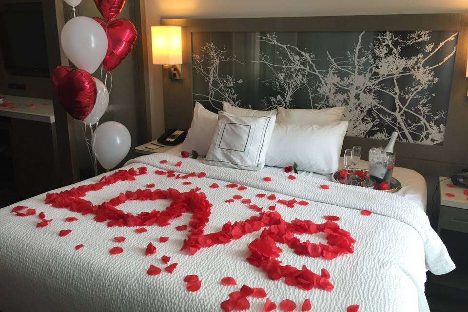 Honeymoon suite decor