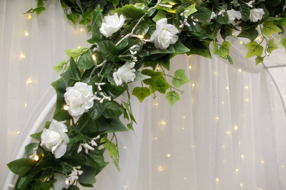 White flower garland, detail