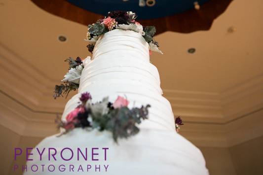 Wedding cake and horse statue